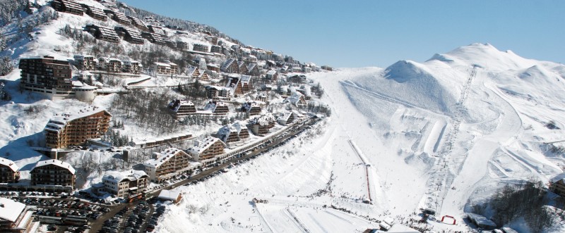 l_italy-school-skiing-prato-nevoso