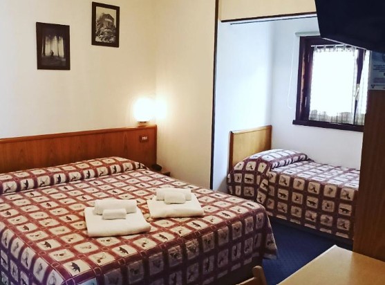 hotel marguareis artesina italy - bedroom 3