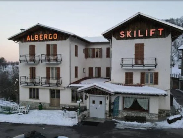 Hotel-Skilift-Outside