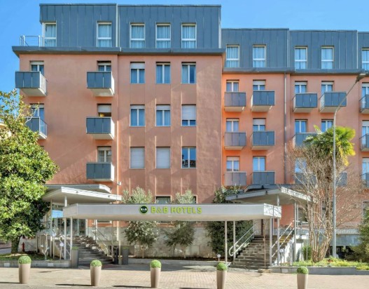 Park-Hotel-Mondovi-Outside