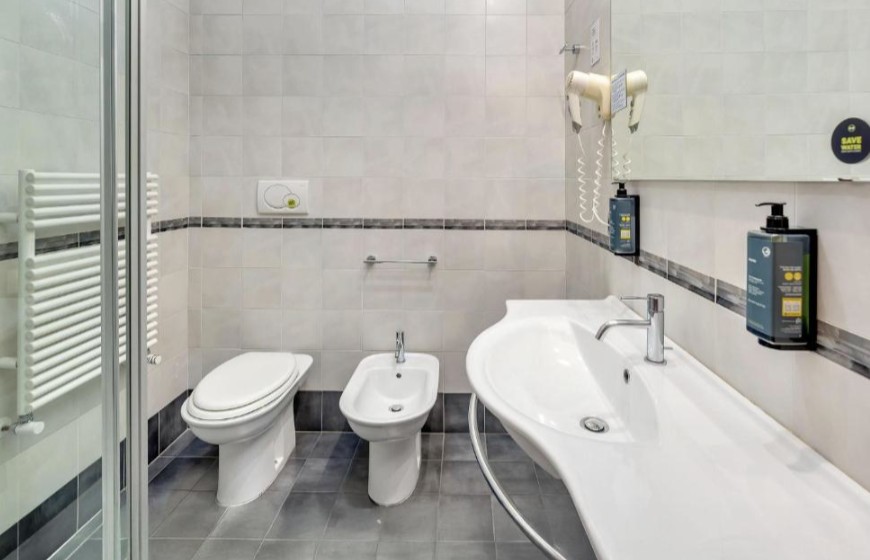Park-Hotel-Mondovi-bathroom