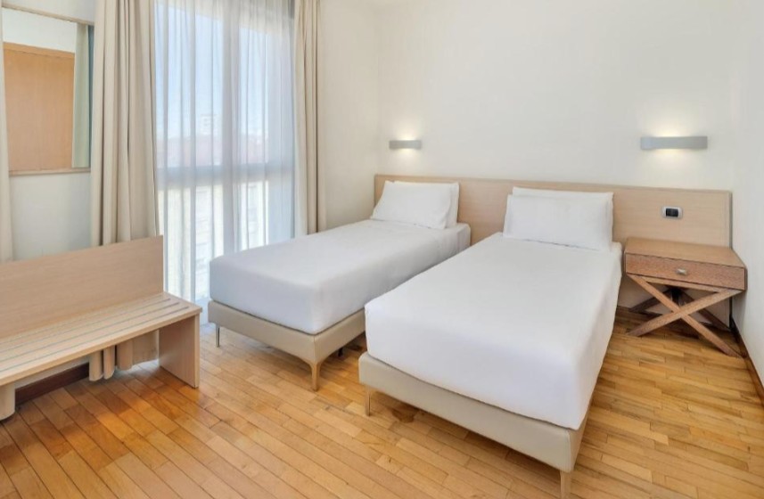 Park-Hotel-Mondovi-bedroom-1