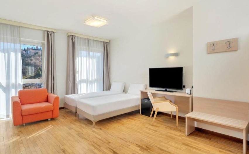 Park-Hotel-Mondovi-bedroom-4